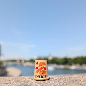 Dé en bois, Paris